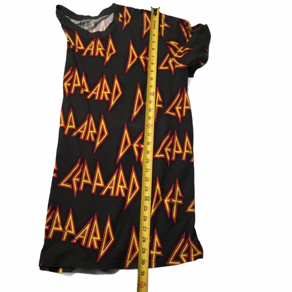 Def Leppard 2019 Band Tee - Picture 4 of 5